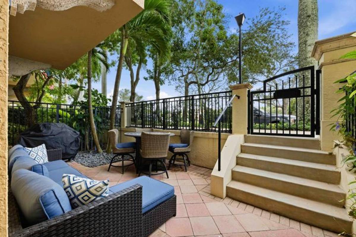 Townhouse for rent at 11850 Valencia Gardens Ave, Palm Beach Gardens, FL 33410