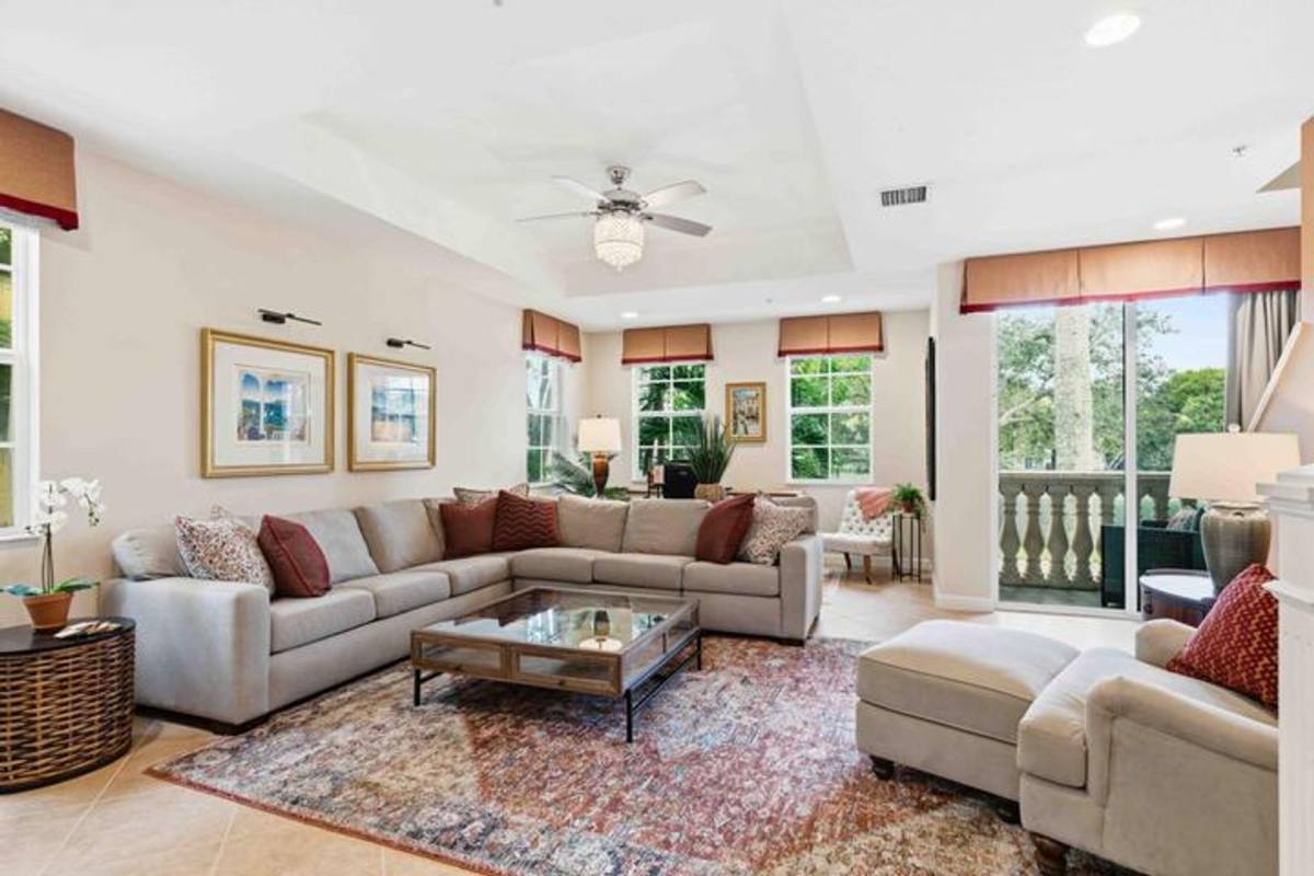 Townhouse for rent at 11850 Valencia Gardens Ave, Palm Beach Gardens, FL 33410