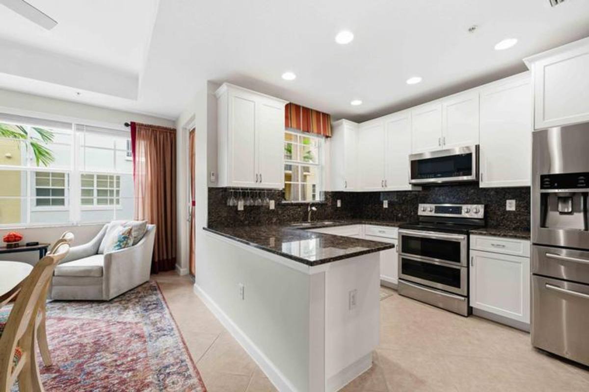 Townhouse for rent at 11850 Valencia Gardens Ave, Palm Beach Gardens, FL 33410