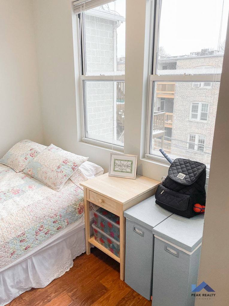 Apartment for rent at 928 W George St #1F, Chicago, IL 60657