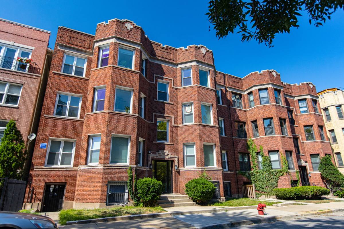 Apartment for rent at 928 W George St #1F, Chicago, IL 60657