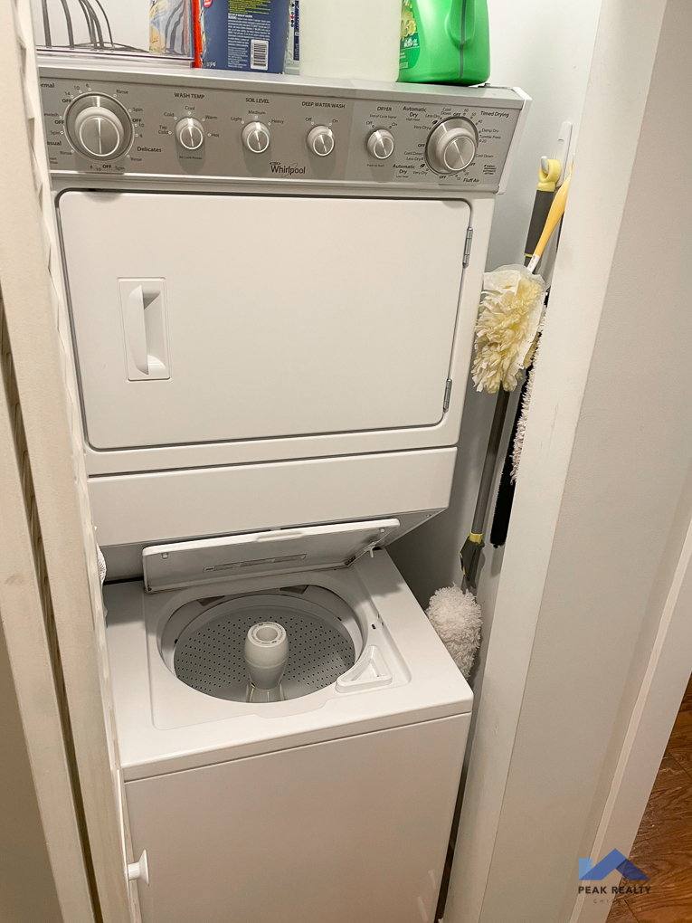 Apartment for rent at 928 W George St #1F, Chicago, IL 60657