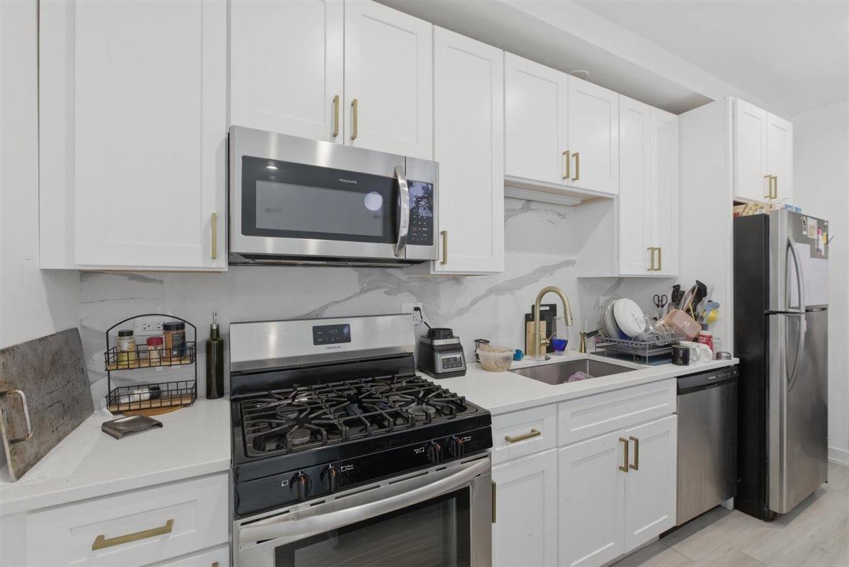 Apartment for rent at 4939 N Saint Louis Ave #3, Chicago, IL 60625