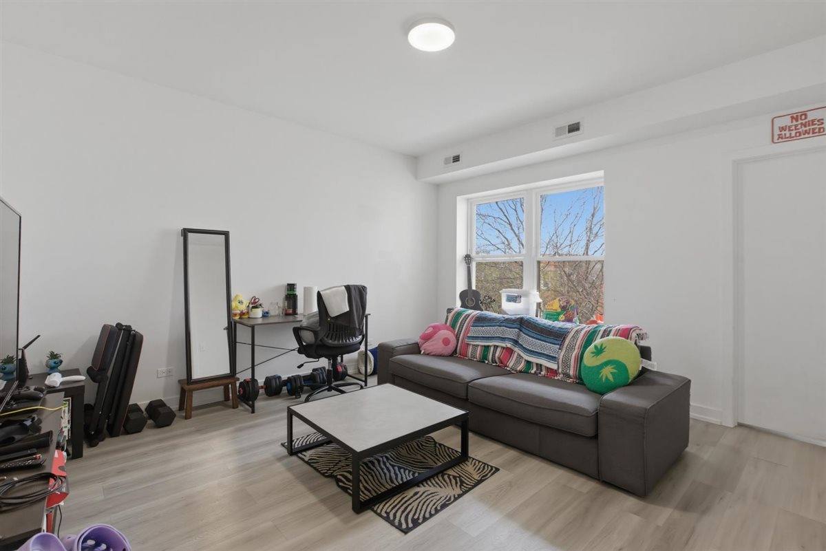 Apartment for rent at 4939 N Saint Louis Ave #3, Chicago, IL 60625