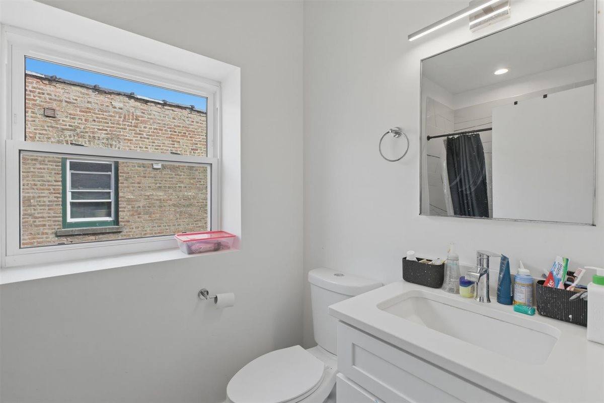 Apartment for rent at 4939 N Saint Louis Ave #3, Chicago, IL 60625
