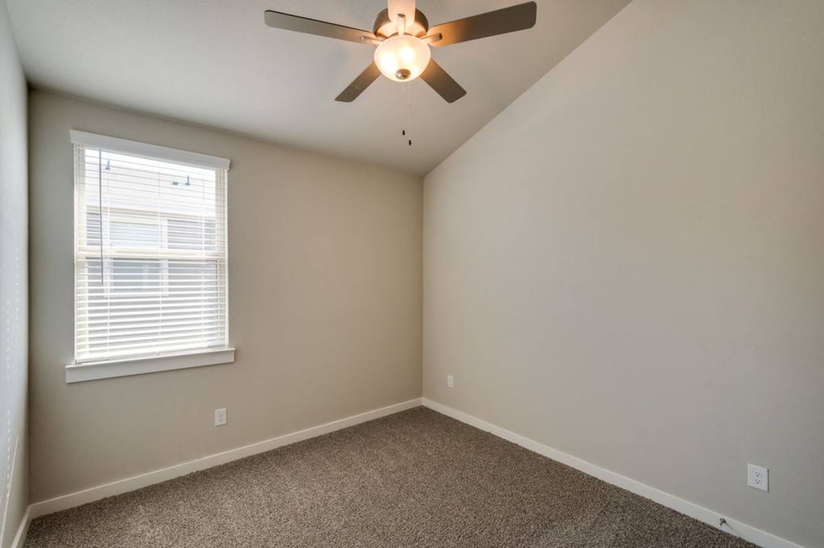 705 Wheatfield Dr, Venus, TX 76084 - Townhouse for Rent - Image 7