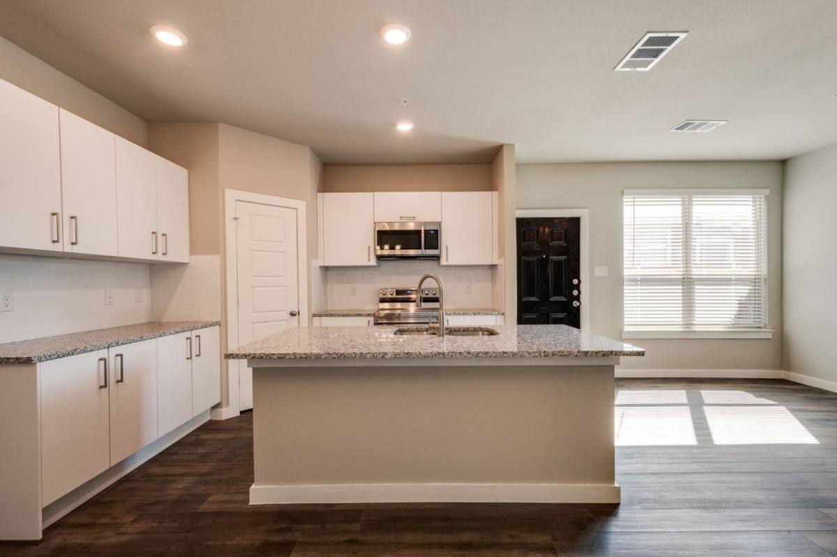 705 Wheatfield Dr, Venus, TX 76084 - Townhouse for Rent - Image 5