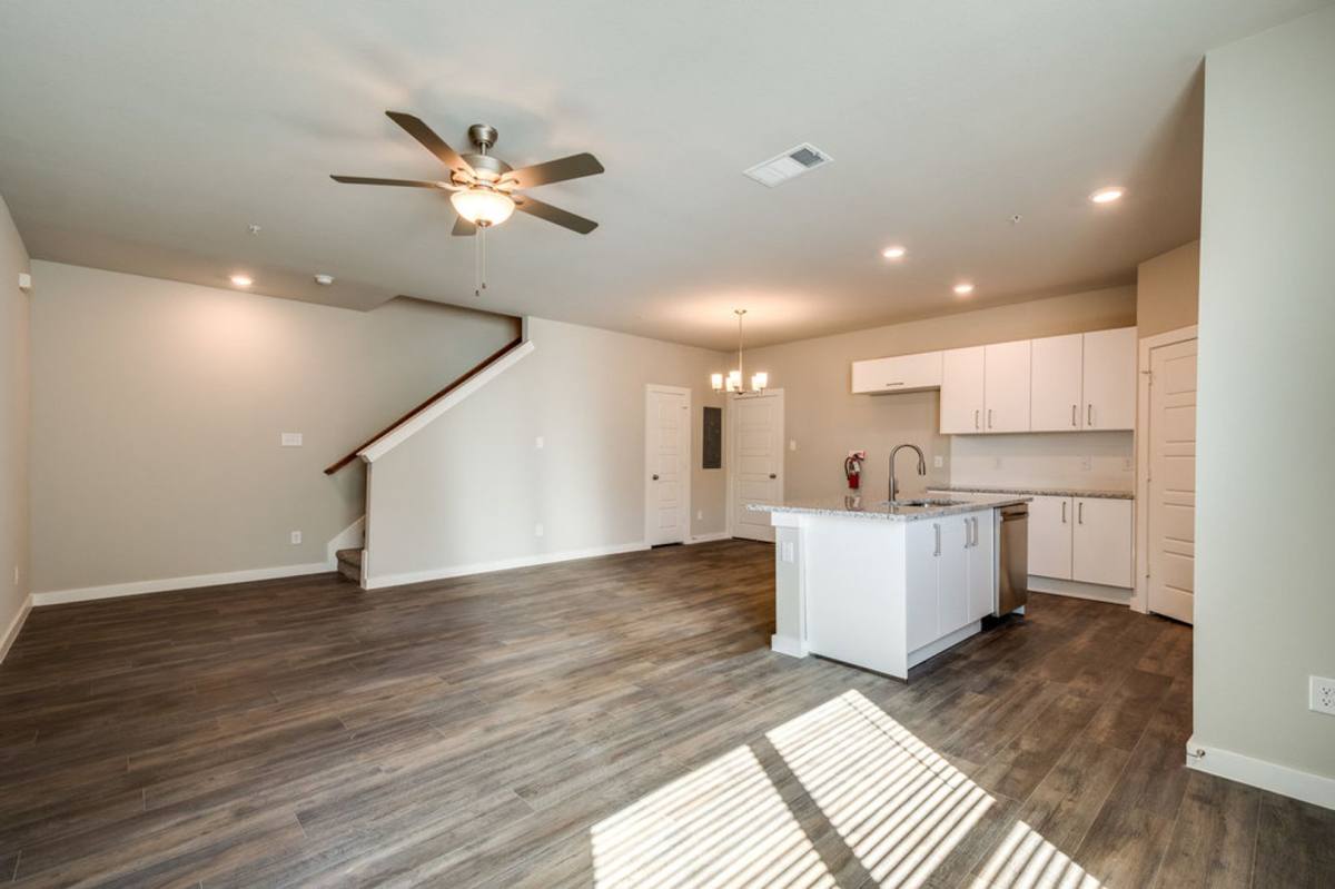 Townhouse for rent at 705 Wheatfield Dr, Venus, TX 76084