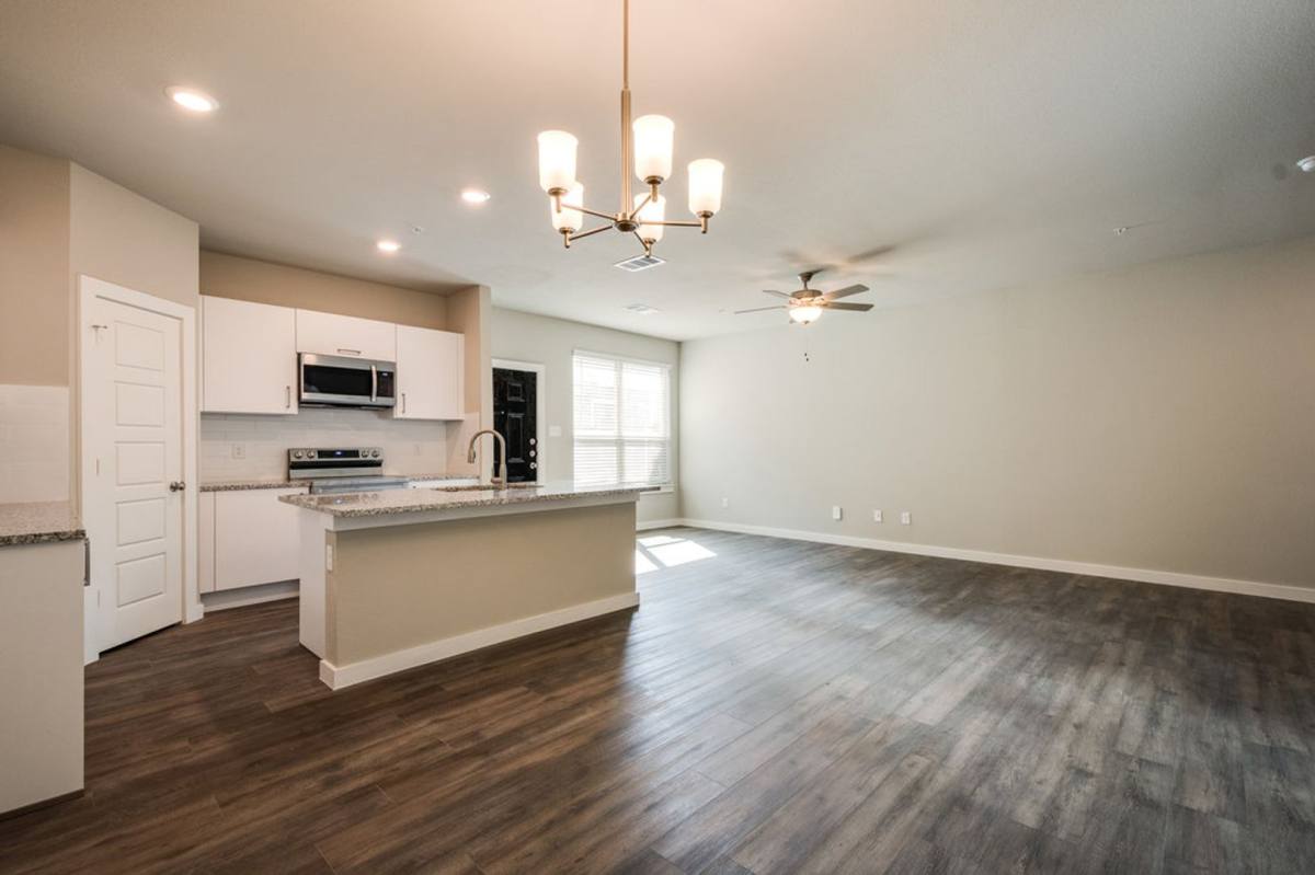 705 Wheatfield Dr, Venus, TX 76084 - Townhouse for Rent - Image 3