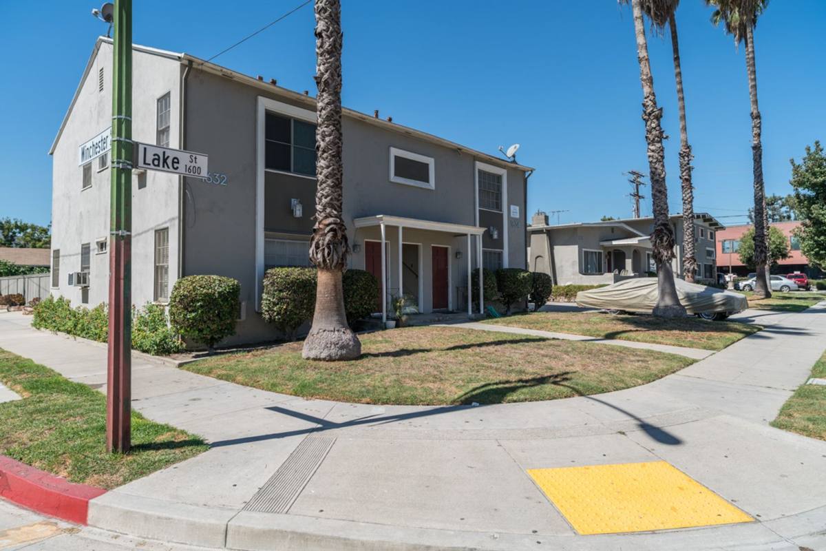 Apartment for rent at 1632-1640 Lake St, Glendale, CA 91201