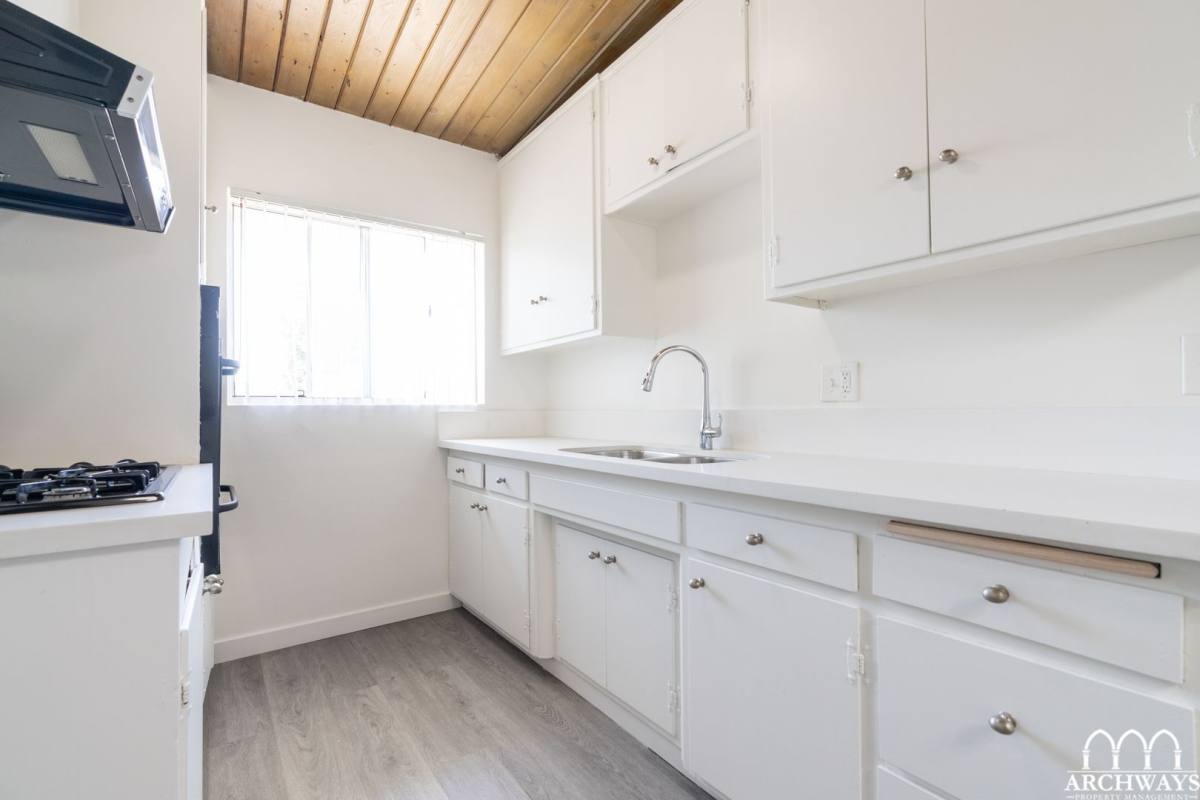 Apartment for rent at 1632-1640 Lake St, Glendale, CA 91201