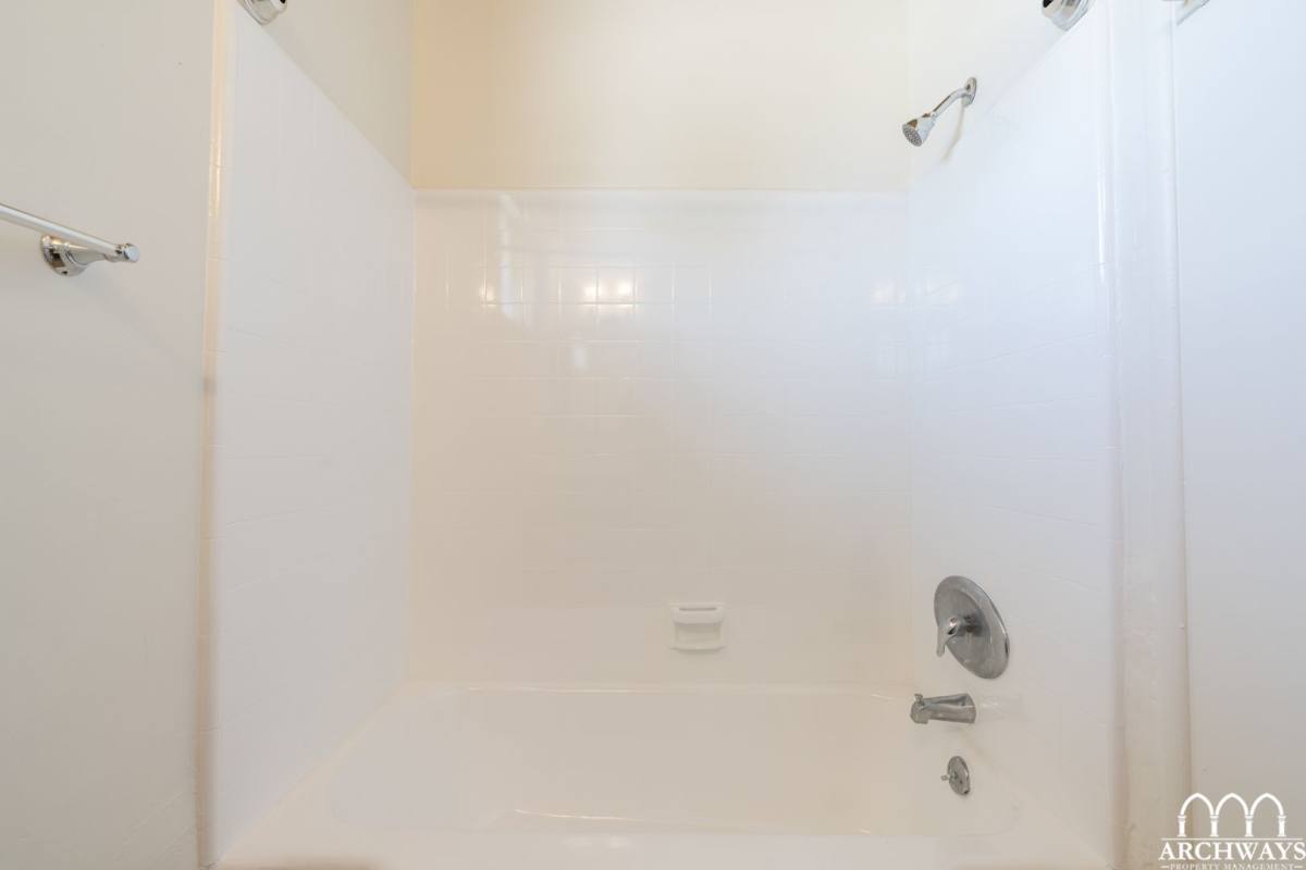 Apartment for rent at 1632-1640 Lake St, Glendale, CA 91201