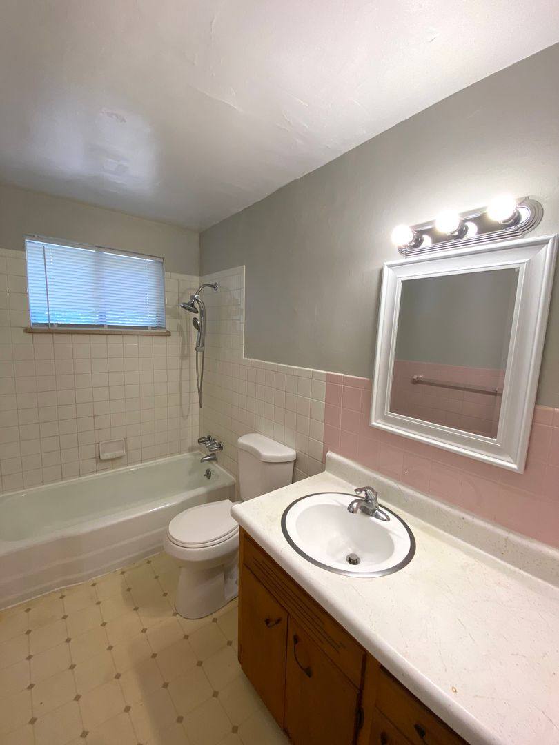 Apartment for rent at 249 E Oak Cliff Court, Peoria, IL 61614