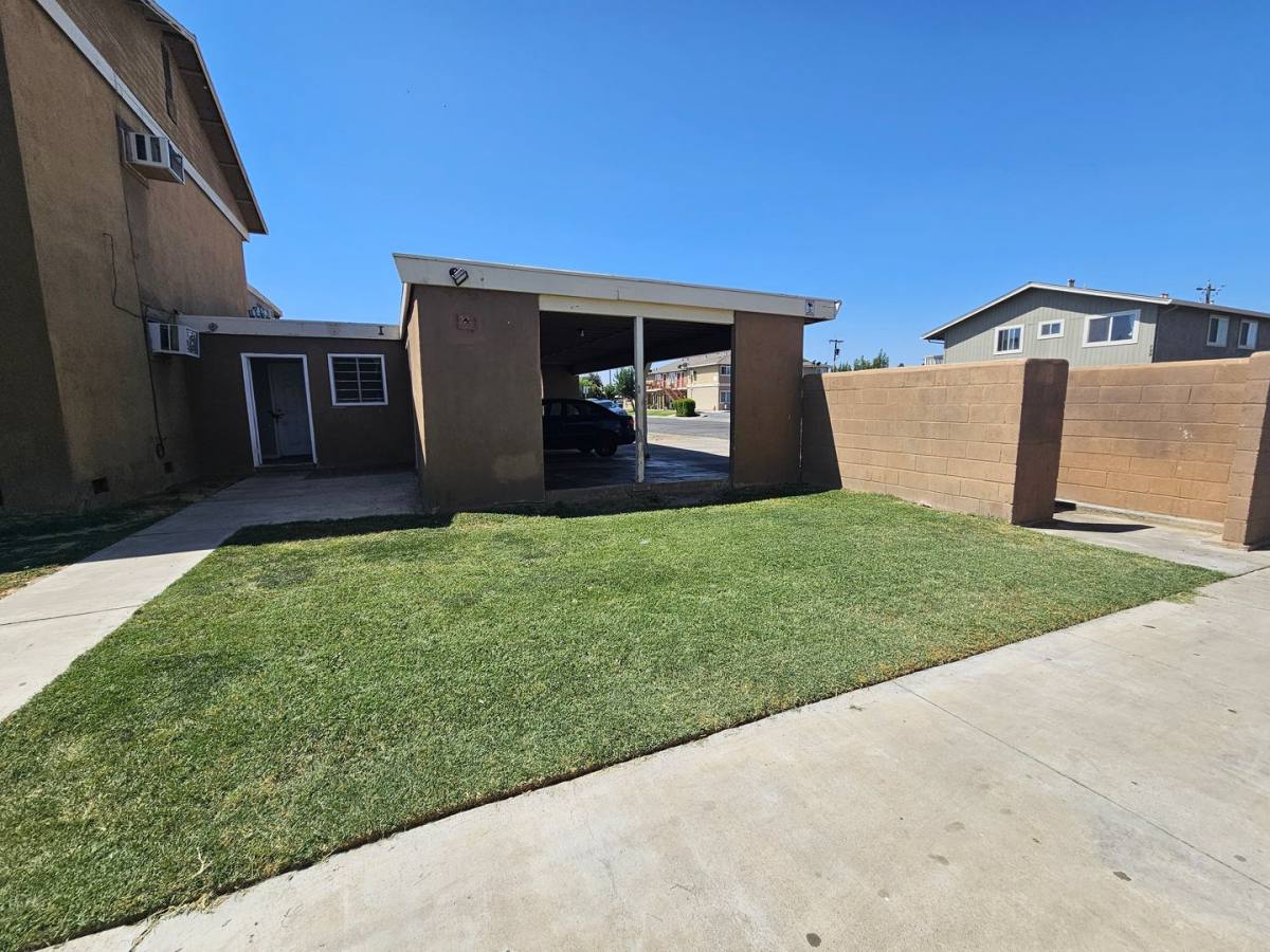 Apartment for rent at 728 Illinois Ave, Los Banos, CA 93635