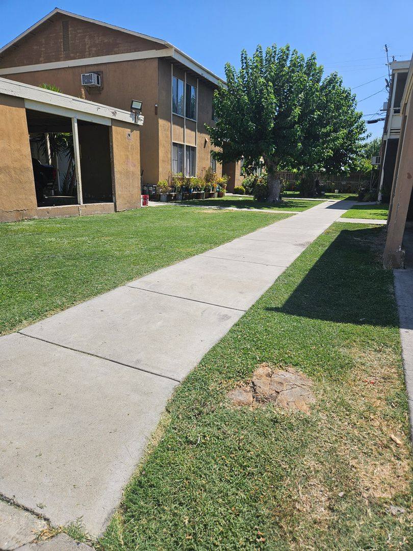 Apartment for rent at 728 Illinois Ave, Los Banos, CA 93635