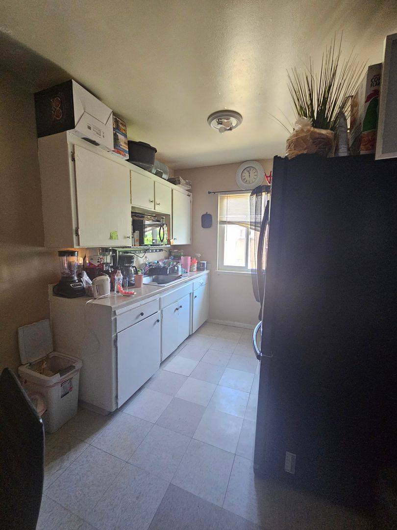 Apartment for rent at 728 Illinois Ave, Los Banos, CA 93635
