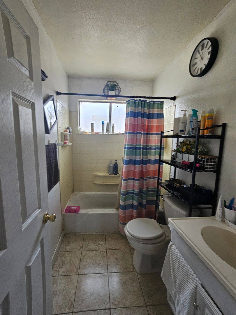 Apartment for rent at 728 Illinois Ave, Los Banos, CA 93635