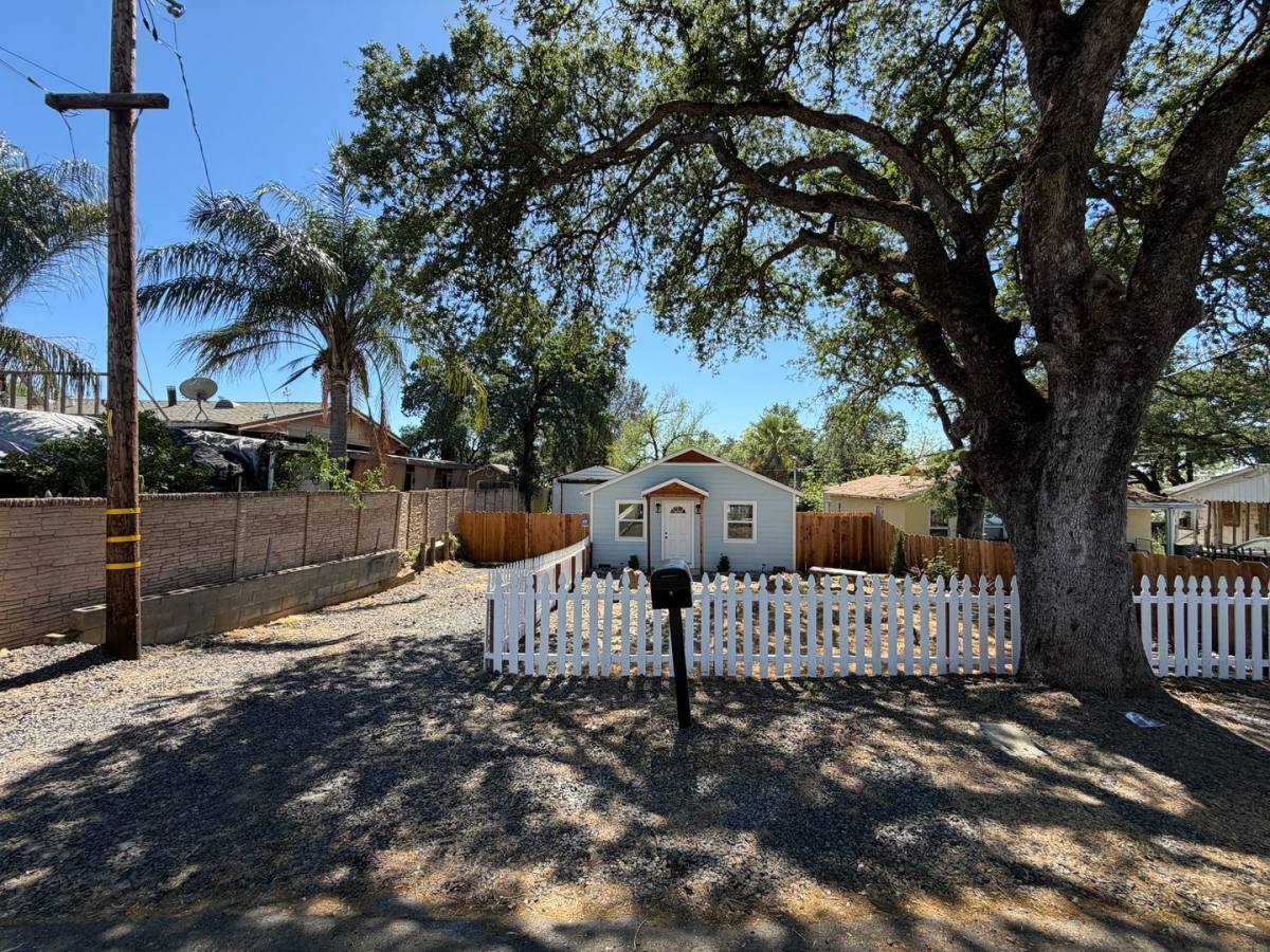 House for rent at 1945 Fort Wayne St, Oroville, CA 95966