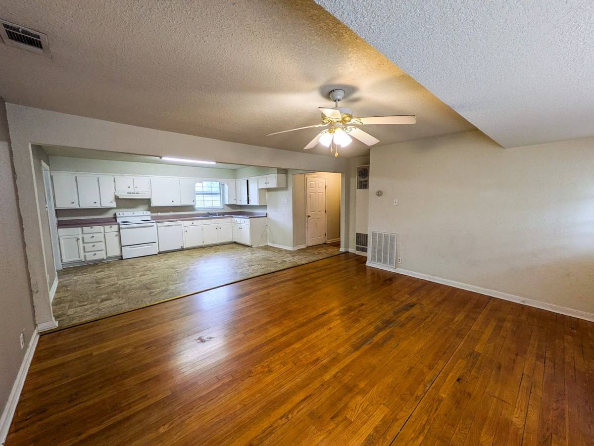 House for rent at 306 Bridal Wreath, Orange, TX 77630