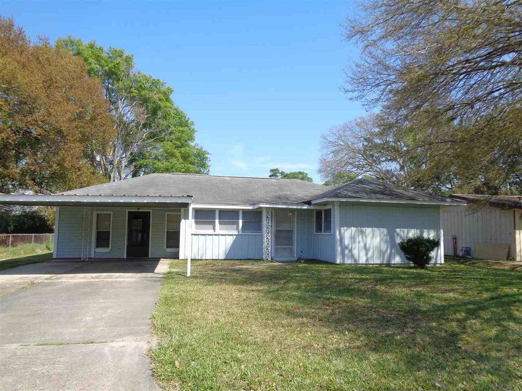 House for rent at 306 Bridal Wreath, Orange, TX 77630
