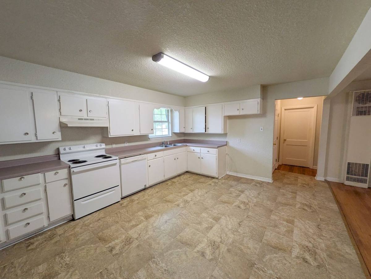 House for rent at 306 Bridal Wreath, Orange, TX 77630