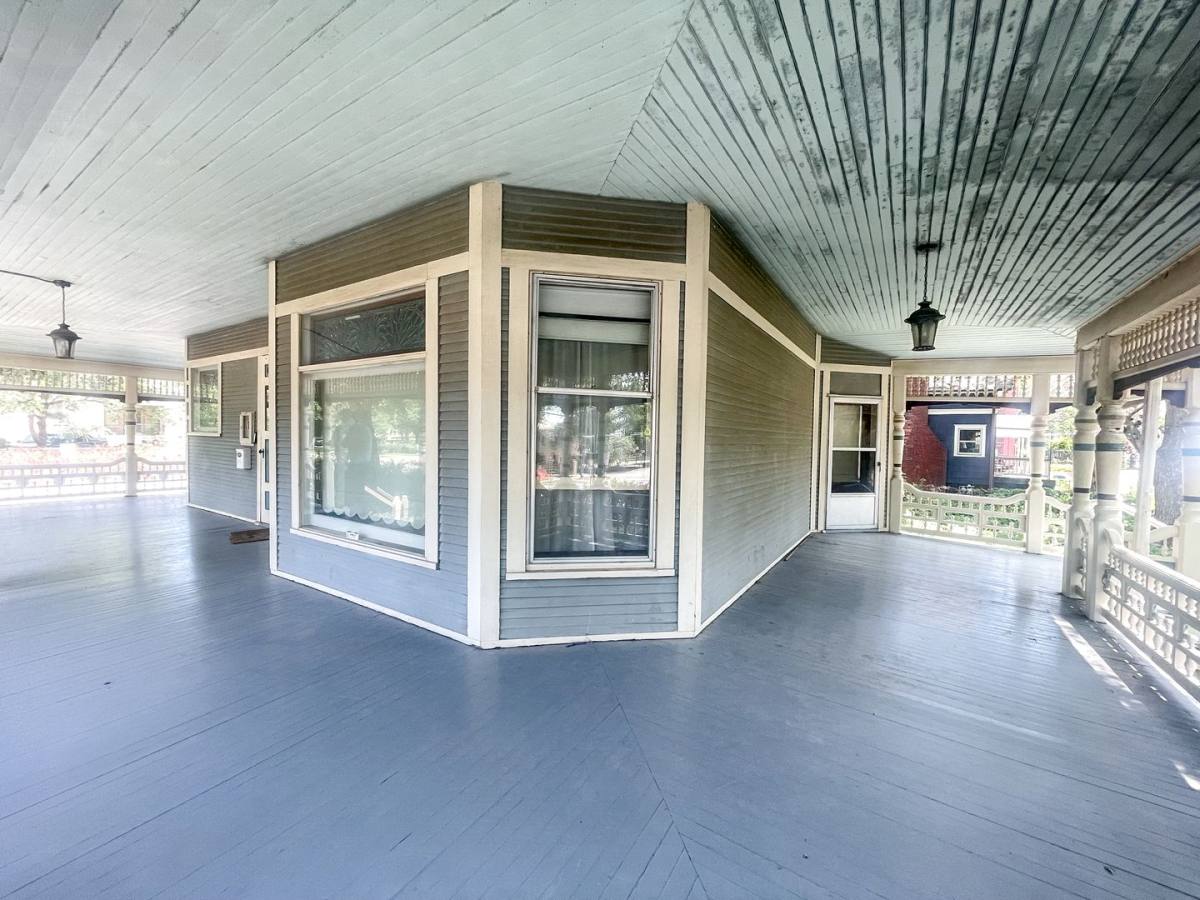 House for rent at 720 S 16th St, Lincoln, NE 68508