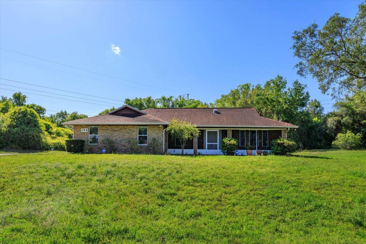 House for rent at 104 Rosemont Court, Debary, FL 32713