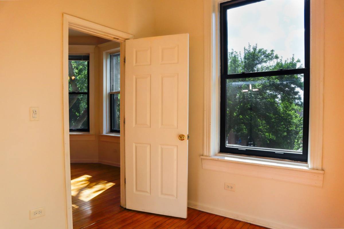 Apartment for rent at 905 S Claremont, Chicago, IL 60612