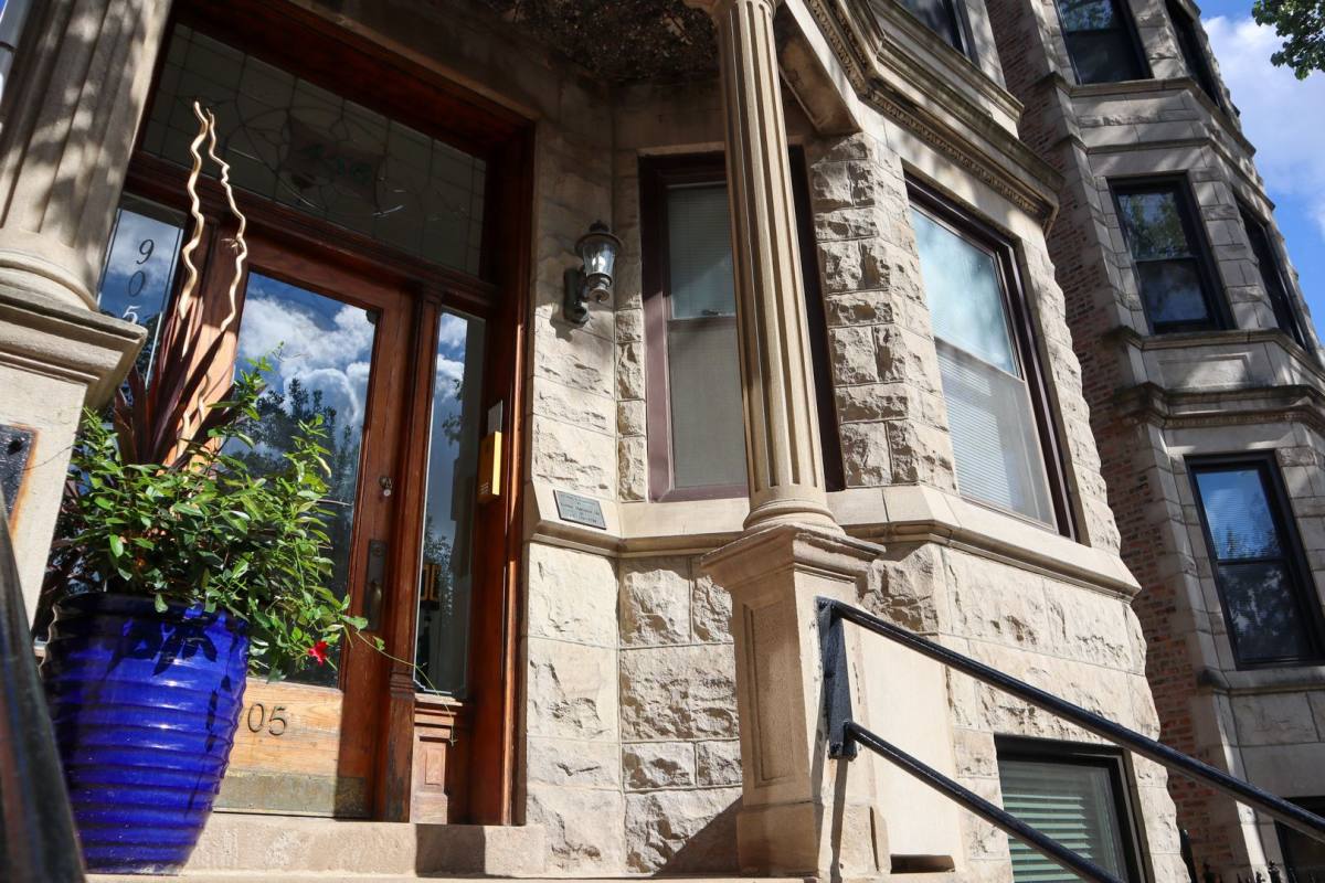 Apartment for rent at 905 S Claremont, Chicago, IL 60612