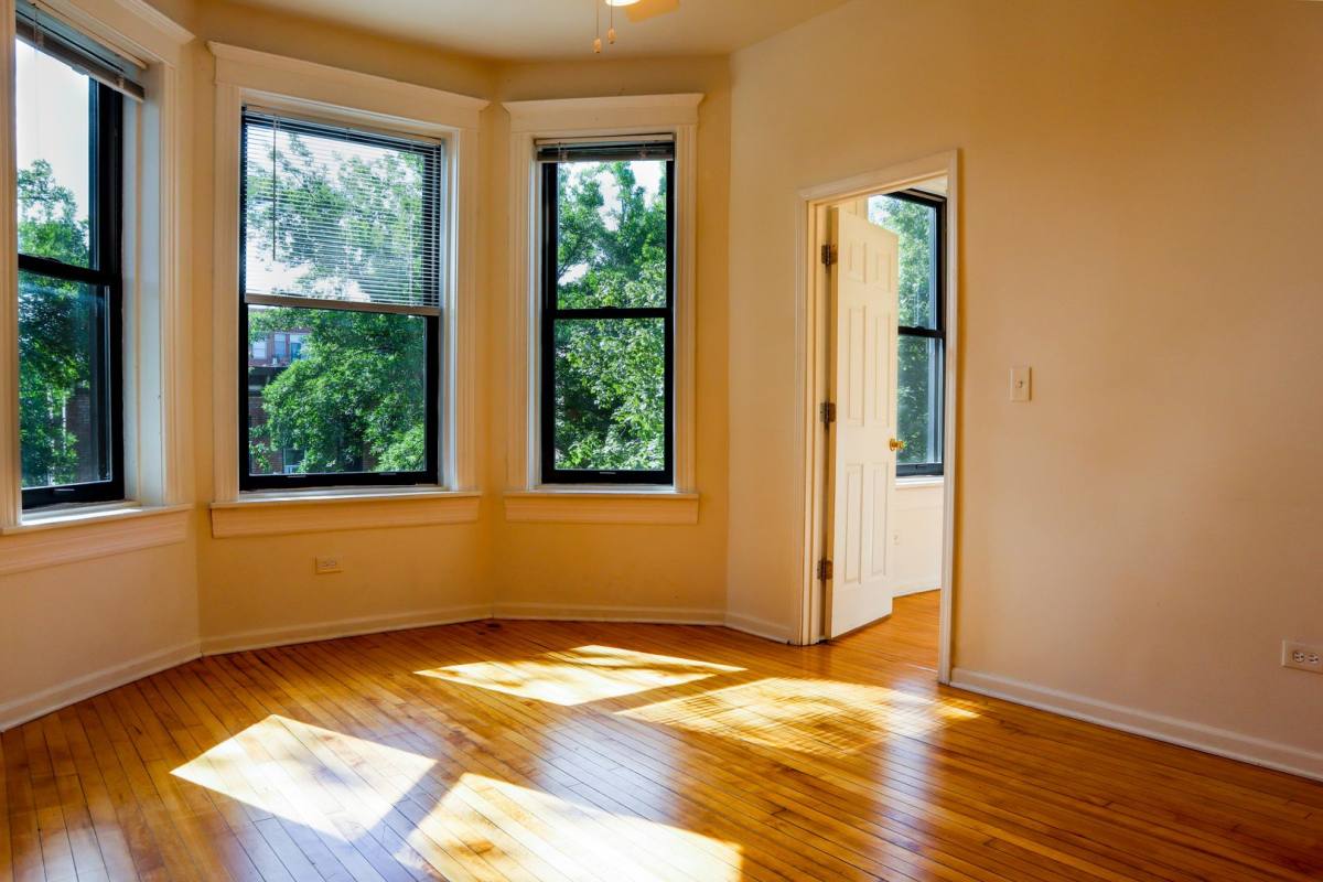 Apartment for rent at 905 S Claremont, Chicago, IL 60612