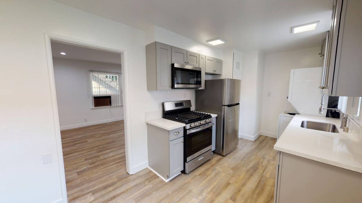 Apartment for rent at 11591 Riverside Dr, North Hollywood, CA 91602