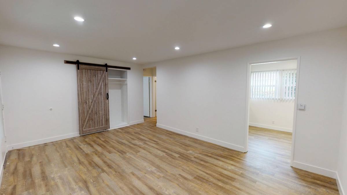 Apartment for rent at 11591 Riverside Dr, North Hollywood, CA 91602