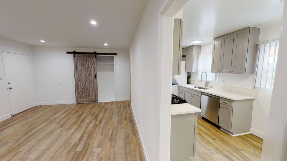 Apartment for rent at 11591 Riverside Dr, North Hollywood, CA 91602