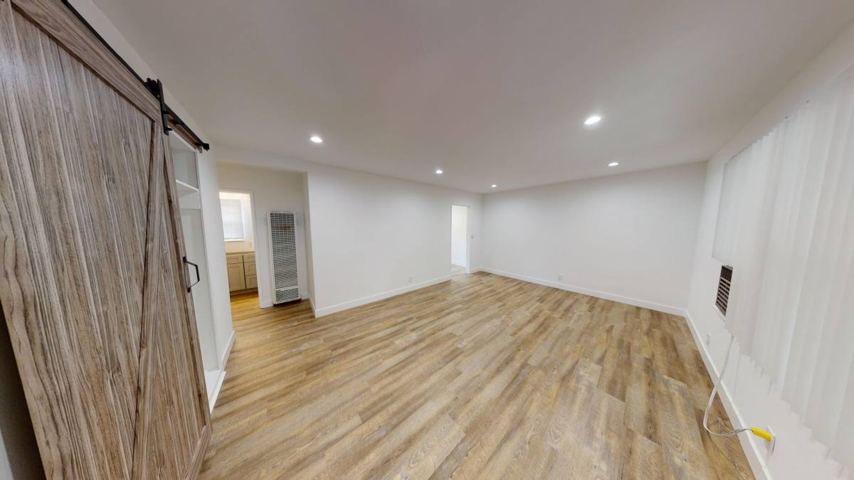 Apartment for rent at 11591 Riverside Dr, North Hollywood, CA 91602