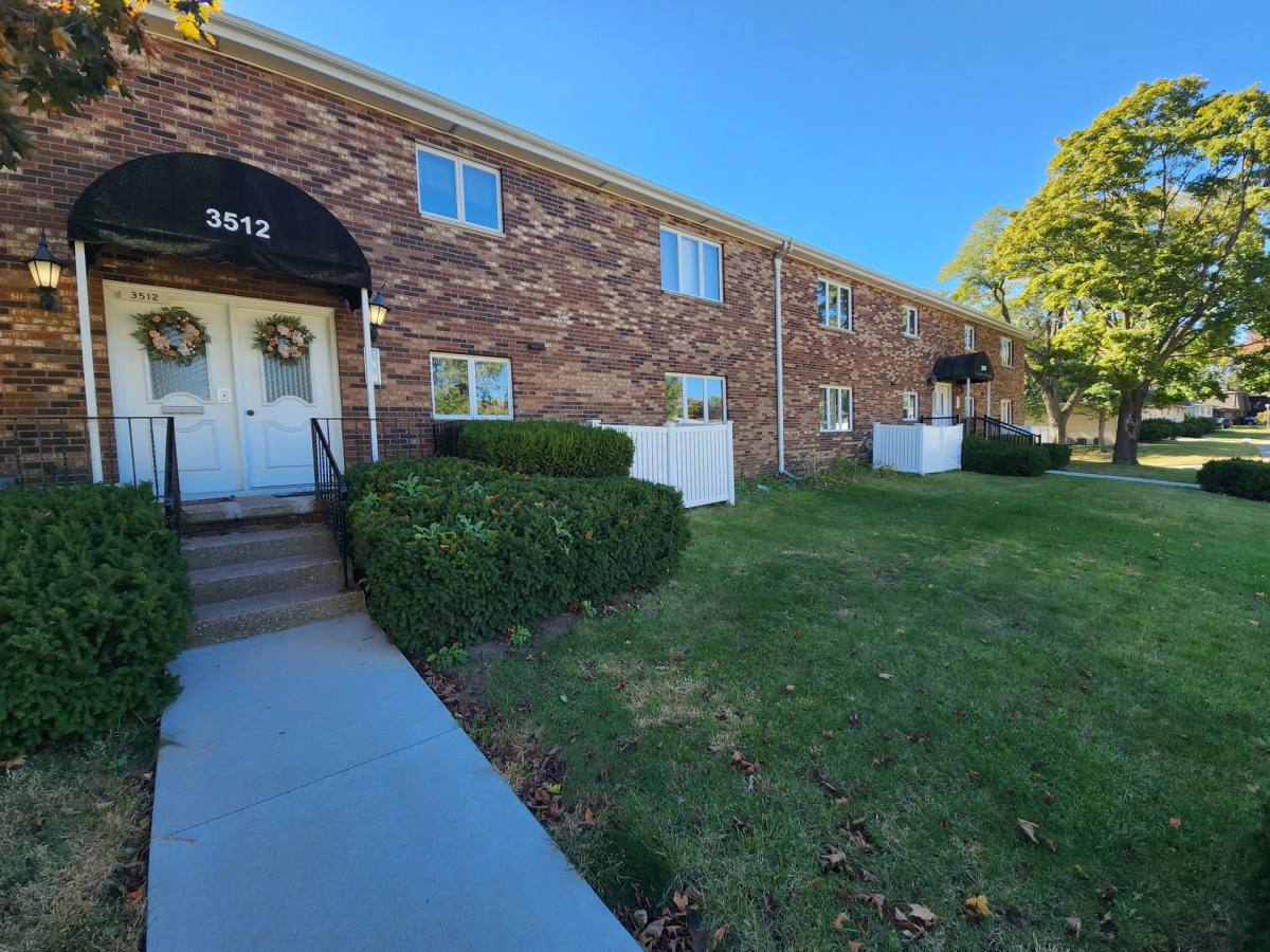 Apartment for rent at 3510 37th Ave, Moline, IL 61265