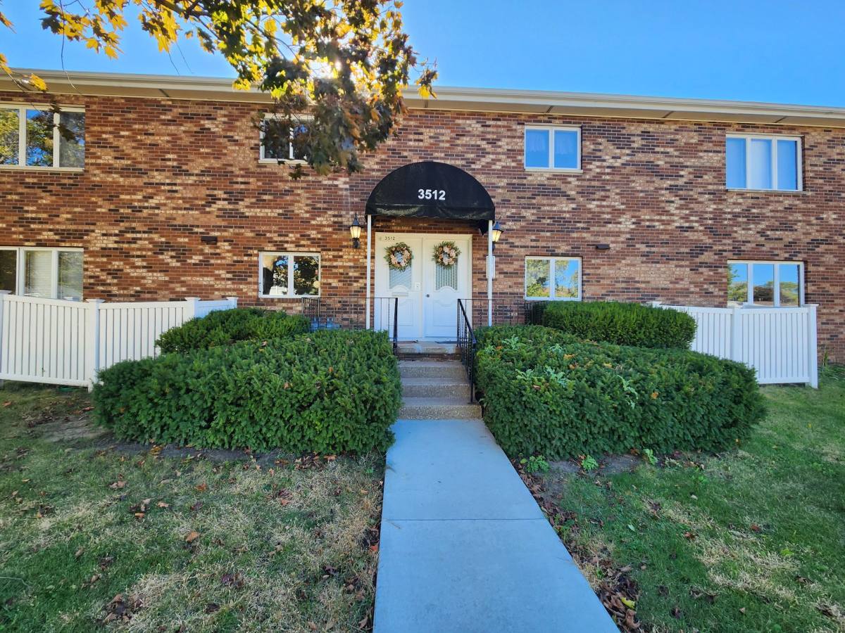 Apartment for rent at 3510 37th Ave, Moline, IL 61265