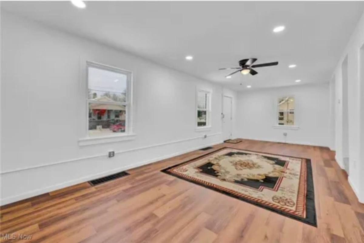 House for rent at 1504 14th St SE, Canton, OH 44707
