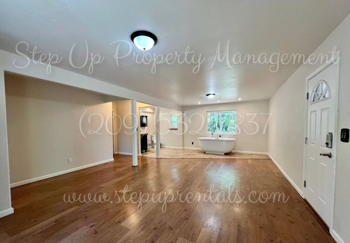 House for rent at 19011 Middle Camp Sugar Pine Rd, Twain Harte, CA 95383