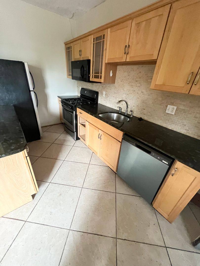 Apartment for rent at 2676 Mayfield Rd, Cleveland, OH 44106