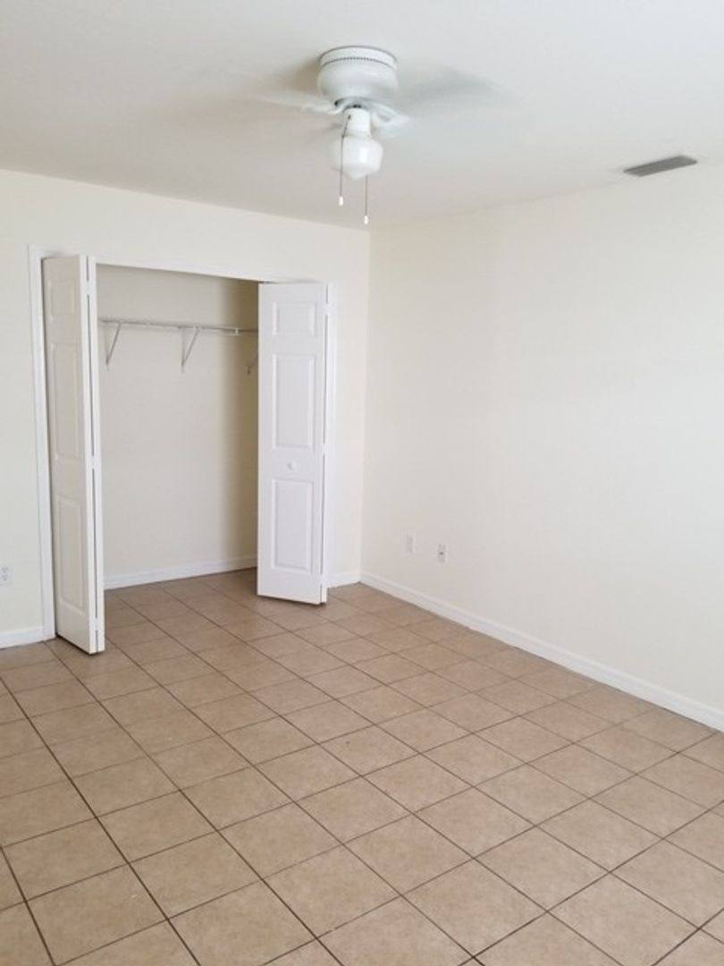 Apartment for rent at 525-529 Glendale Ave, Lehigh Acres, FL 33936