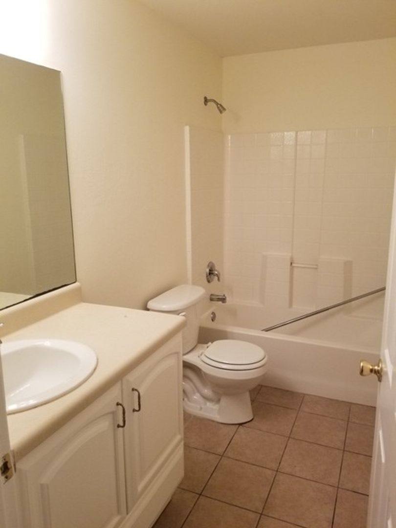 Apartment for rent at 525-529 Glendale Ave, Lehigh Acres, FL 33936