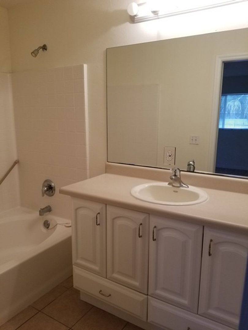 Apartment for rent at 525-529 Glendale Ave, Lehigh Acres, FL 33936