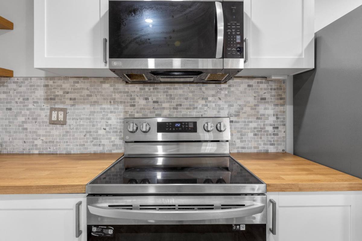 House for rent at 1016 Beachwood Ave, Clearwater, FL 33759