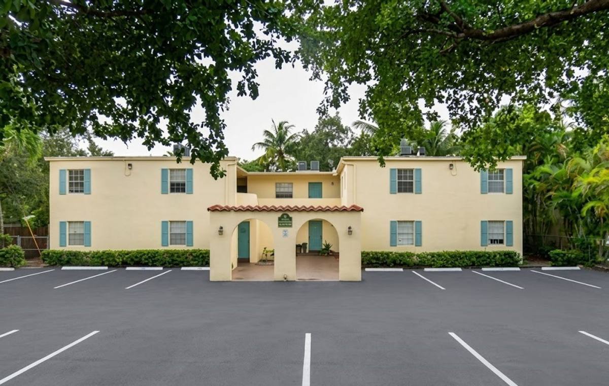 Apartment for rent at 16 SW 9th St, Fort Lauderdale, FL 33315
