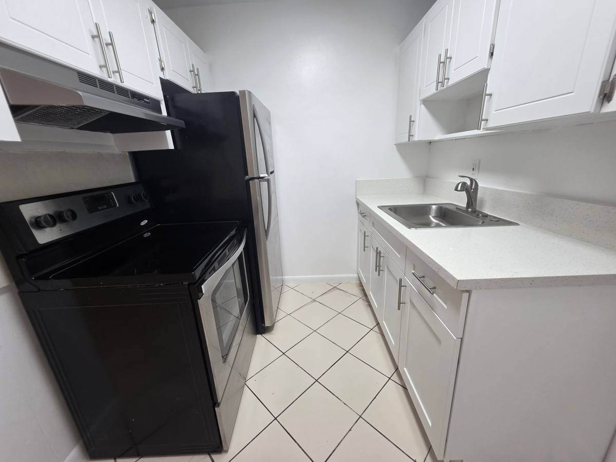 Apartment for rent at 16 SW 9th St, Fort Lauderdale, FL 33315