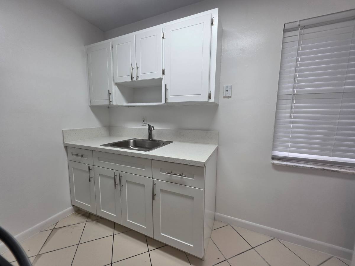 Apartment for rent at 16 SW 9th St, Fort Lauderdale, FL 33315