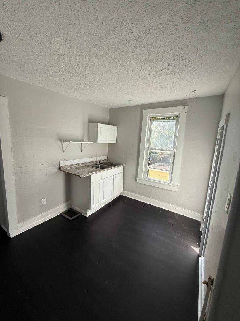 Apartment for rent at 818 W Broad St #1, Elyria, OH 44035