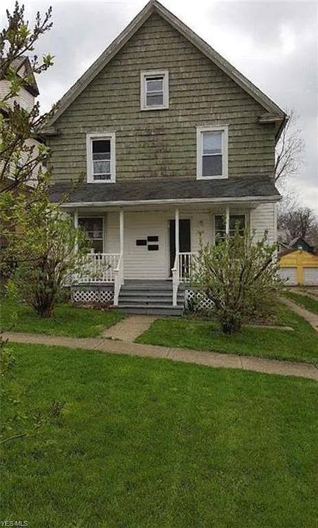 Apartment for rent at 818 W Broad St #1, Elyria, OH 44035