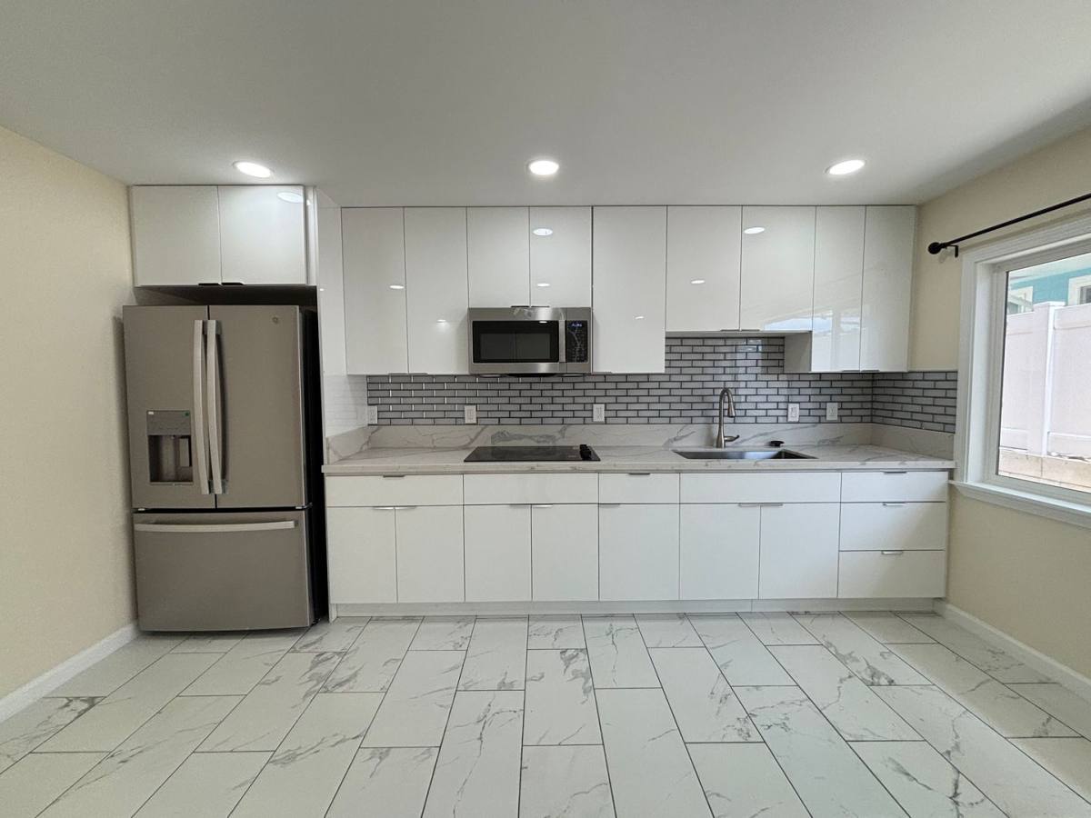 Apartment for rent at 1674 Kino St, Honolulu, HI 96819