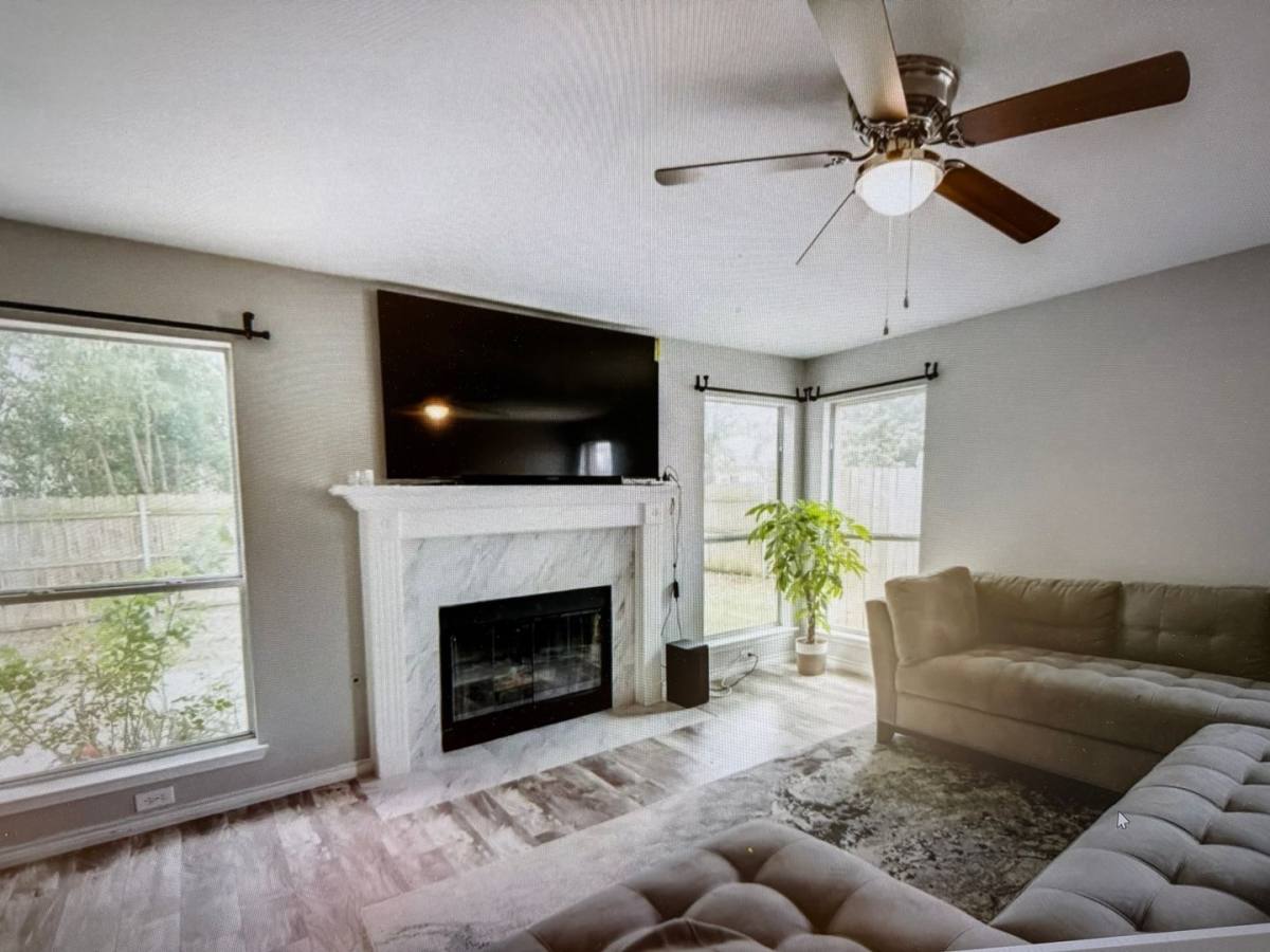 House for rent at 322 Ashley Oak Lane, Lake Dallas, TX 75065